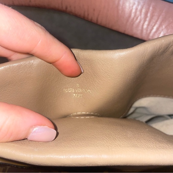 Authentic Louis Vuitton Monogram Tuileries Besace Sesame Peach Creme - Picture 8 of 15